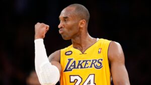 Kobe Bryant celebra una jugada ganadora